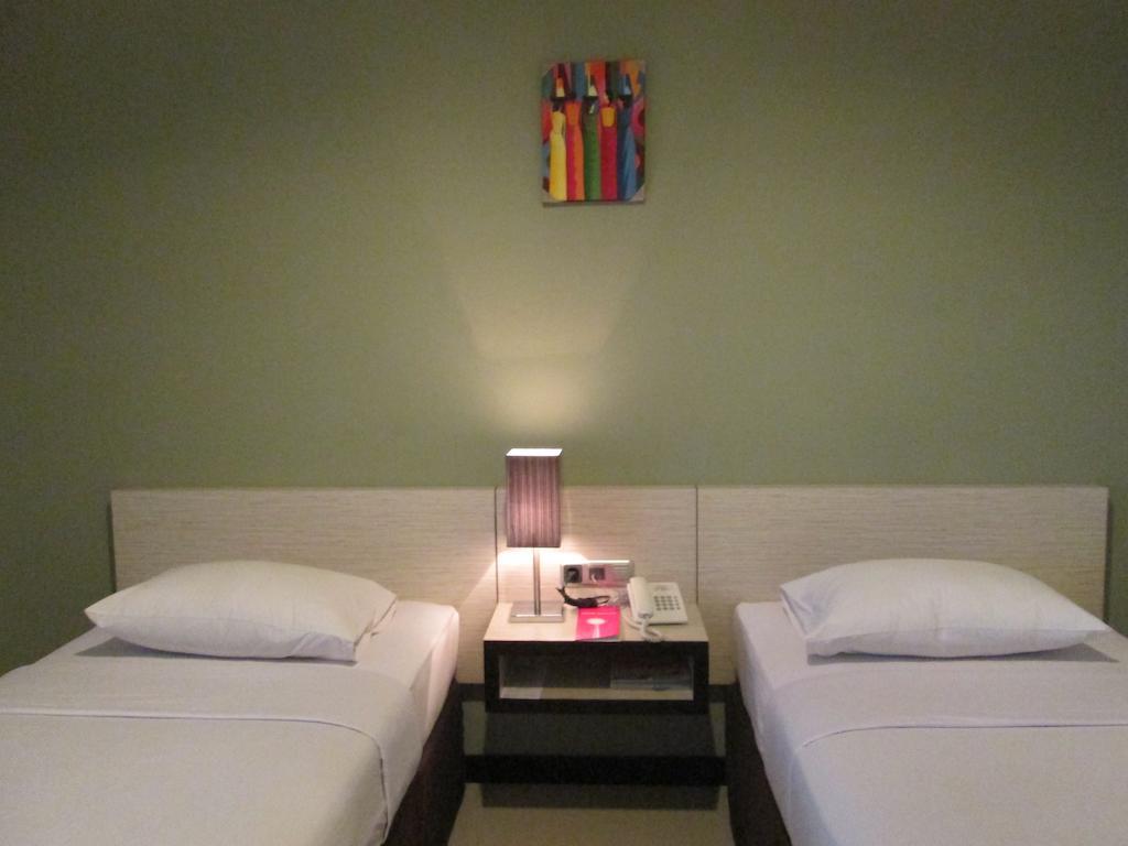 N3 Hotel Jakarta Room photo
